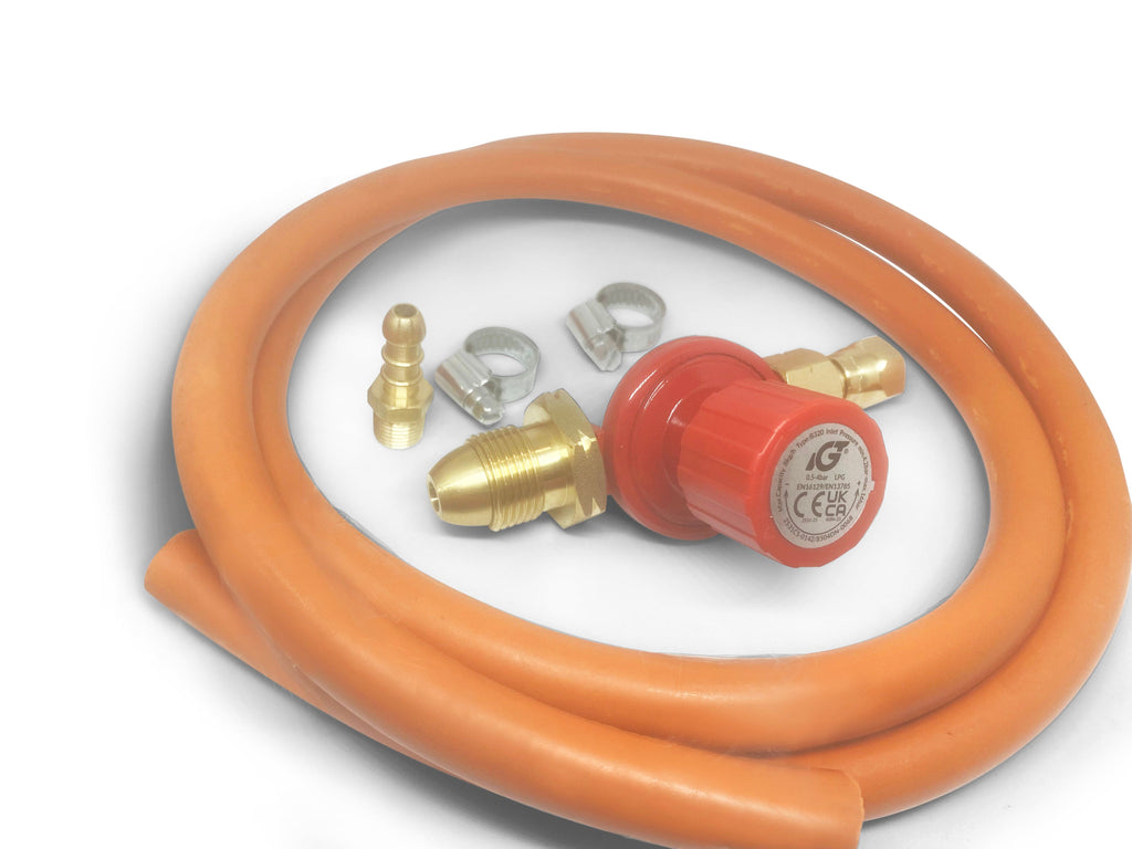 Adjustable propane gas regulator kit with 2m orange gas hose and 2 jubilee clips for secure connections.